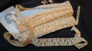 Encaje antiguo para manualidades