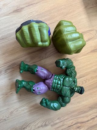 Muñeco Hulk con Puños