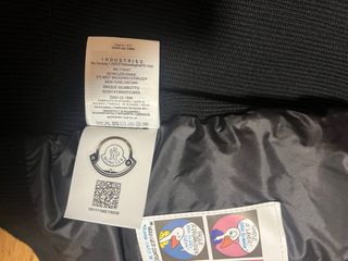 Moncler Piumino con Cappuccio Nero