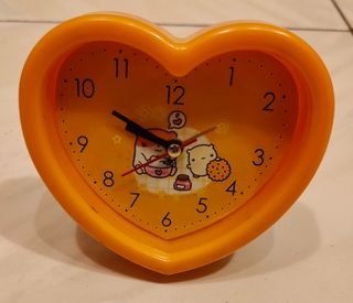Sveglia arancione a cuore.