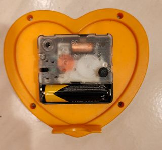 Sveglia arancione a cuore.