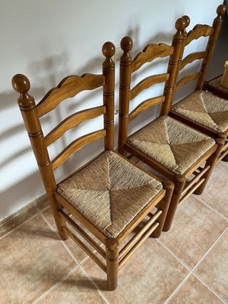 Mesa de comedor con sillas