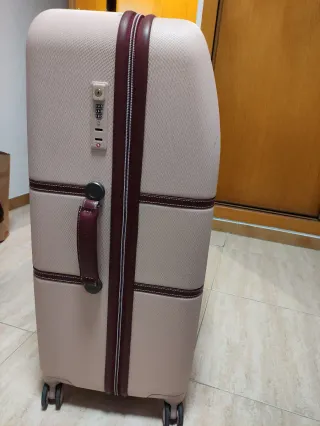 Maleta Delsey rosa gama Lujo 82cm + Accesorios