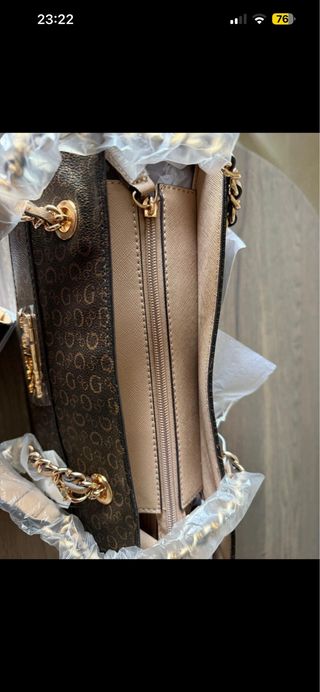 Borsa e portafoglio Guess marrone e oro