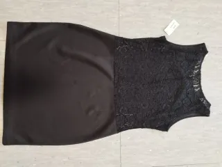 Vestido elegante ajustado con encaje