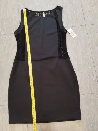 Vestido elegante ajustado con encaje