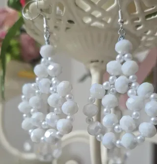 Orecchini pendenti bianchi