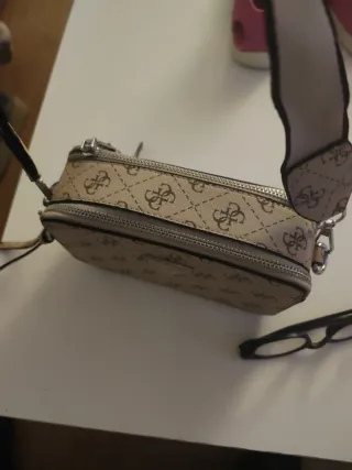 Bolso Guess Beige Monogram