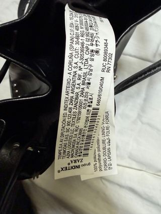 Bolso negro Zara con tachuelas