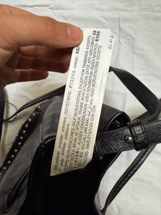Bolso negro Zara con tachuelas