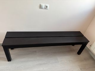 Banco de madera negro o mueble para televisión