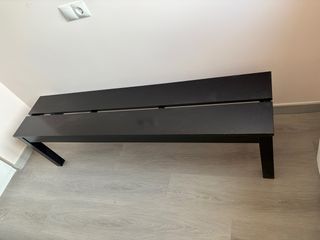 Banco de madera negro o mueble para televisión