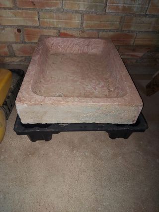 Fregadero,pica,lavabo de piedra roja antigua