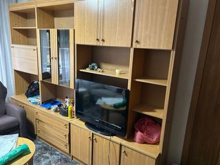 Muebles de madera y cristal, se regalan