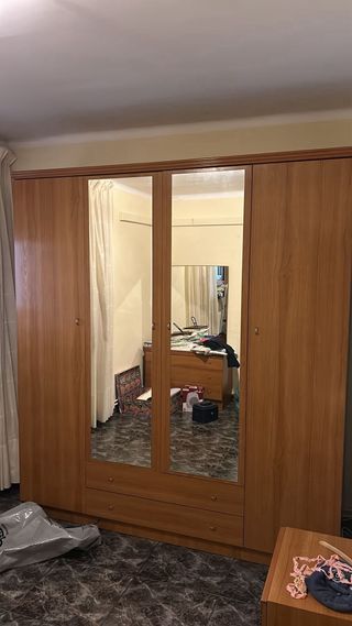 Muebles de madera y cristal, se regalan