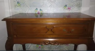 Consola de madera estilo clásico