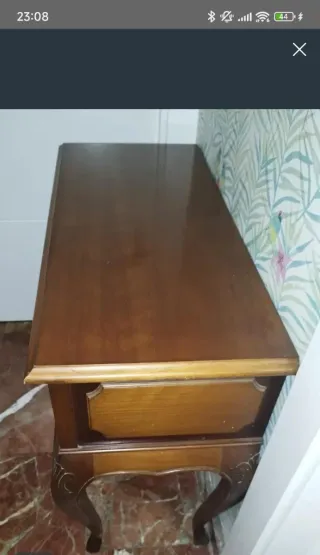 Consola de madera estilo clásico