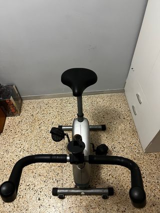 Bicicleta Estática Gris y Negra