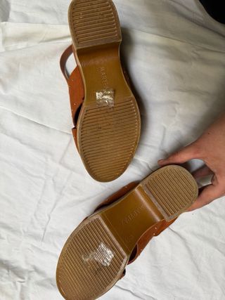 Sandalias de tacón marrón