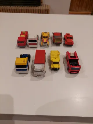 Lote de 8 camiones de juguete