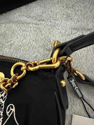 Bolso Negro Juicy Couture con Pañuelo