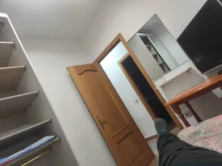 Alquilo habitación a chica con wifi 614080382