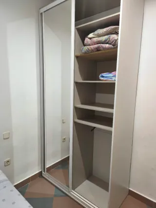 Alquilo habitación a chica con wifi 614080382