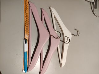 3 perchas de madera. Tamaño niño