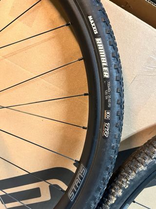 Ruedas Crest MK4 Stans 700c 12x100. 12x142mm