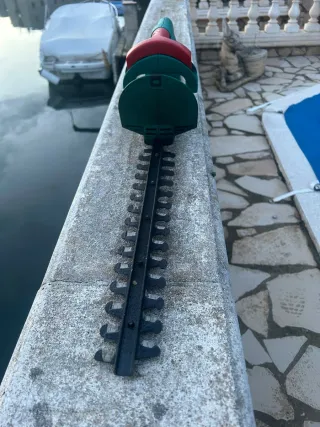 Cortasetos Bosch AHS 2000