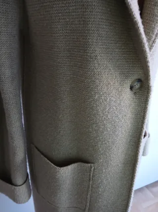 Abrigo largo de punto beige