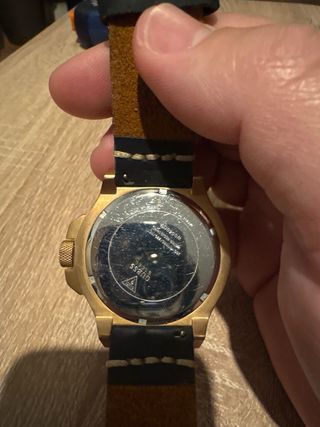 Reloj Guess Negro y Dorado