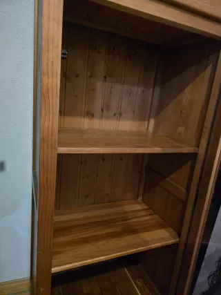 Vitrina de madera con puerta de cristal Madera