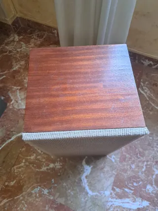 Altavoces Grandes Beige y Marrón