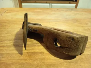 Cepillo carpintero antiguo madera y metal