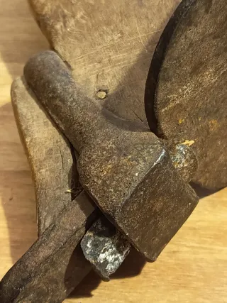 Cepillo carpintero antiguo madera y metal