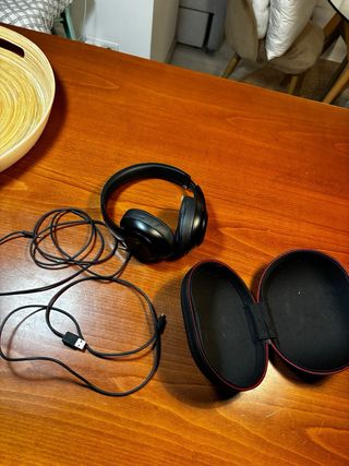 Auricolari Beats neri con custodia