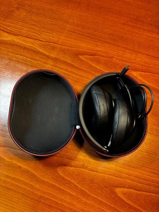 Auricolari Beats neri con custodia