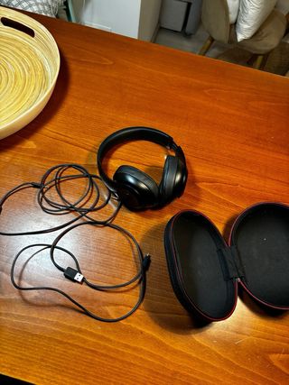 Auricolari Beats neri con custodia