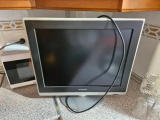 Televisión Philips Negra y Plateada