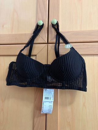 Sujetador negro con tirantes