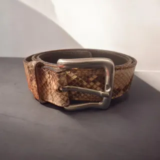 Cintura in pelle di pitone con fibbia