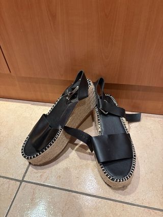 Sandalias cuña negras