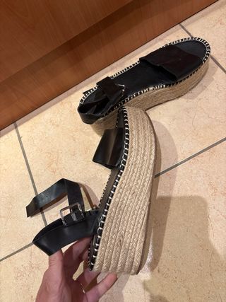 Sandalias cuña negras