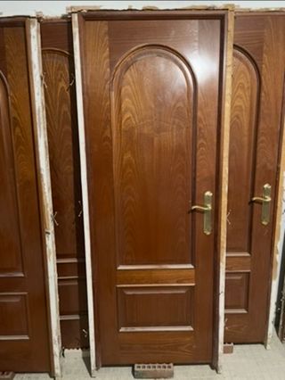 Puertas de madera maciza con precerco