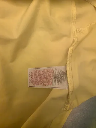 Chaqueta cortavientos Nike amarilla