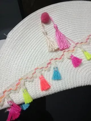 Bolso de playa blanco con adornos