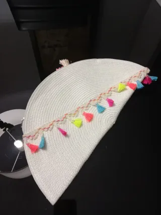 Bolso de playa blanco con adornos