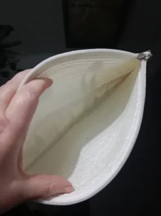 Bolso de playa blanco con adornos