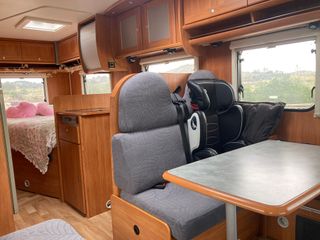 Autocaravana integral 5 plazas viajar y dormir.